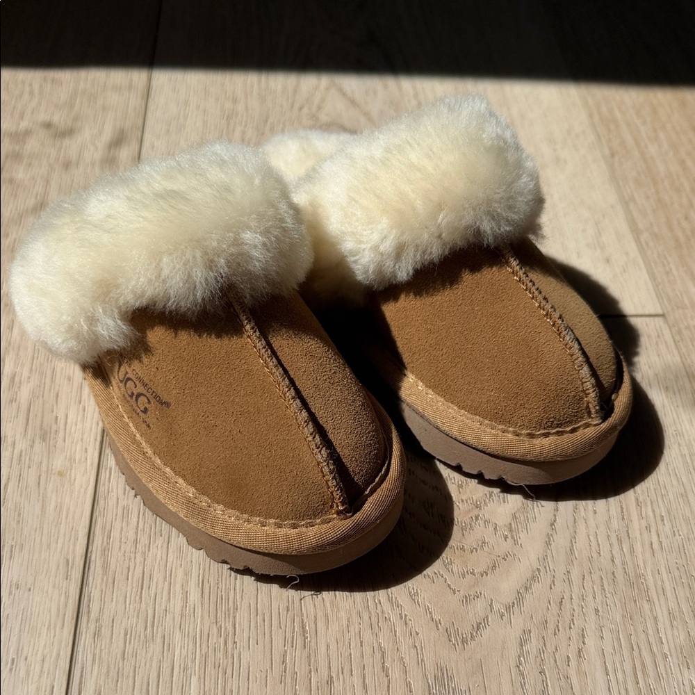 UGG Kids 5/6 Chestnut Suede Shearling Cuff Slip-Ons